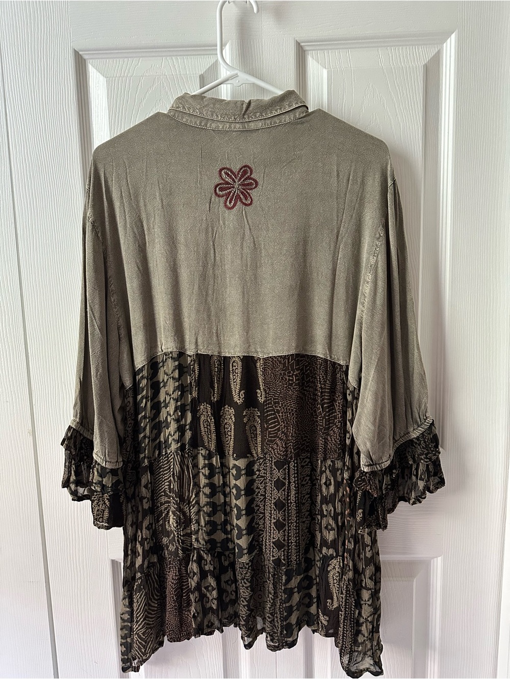 NWT Young Threads Gravel & Brown Embroidered Tunic Top - Picture 4 of 6